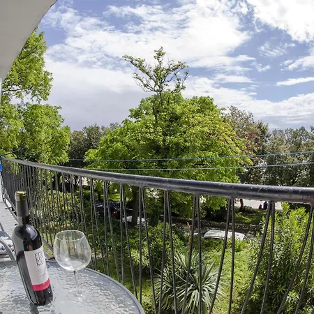 Bright And Breezy With Terrace And Sea View * Krk Town